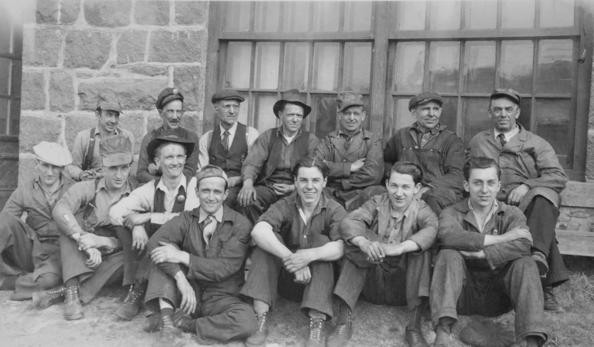 Employés de la Compagnie de pulpe de Chicoutimi. Collection : La Pulperie de Chicoutimi / Musée régional, 1998-0798.